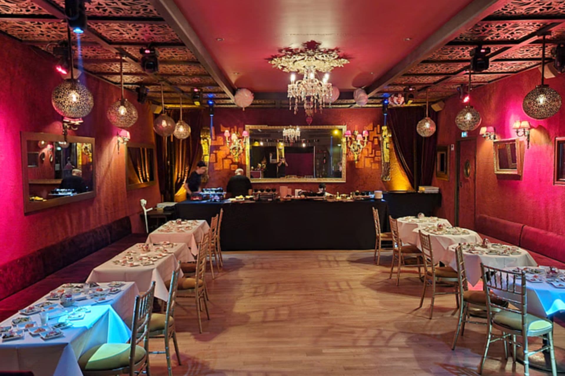 Soirée d'entreprise de Noël à Paris : guide complet et lieux d'exception